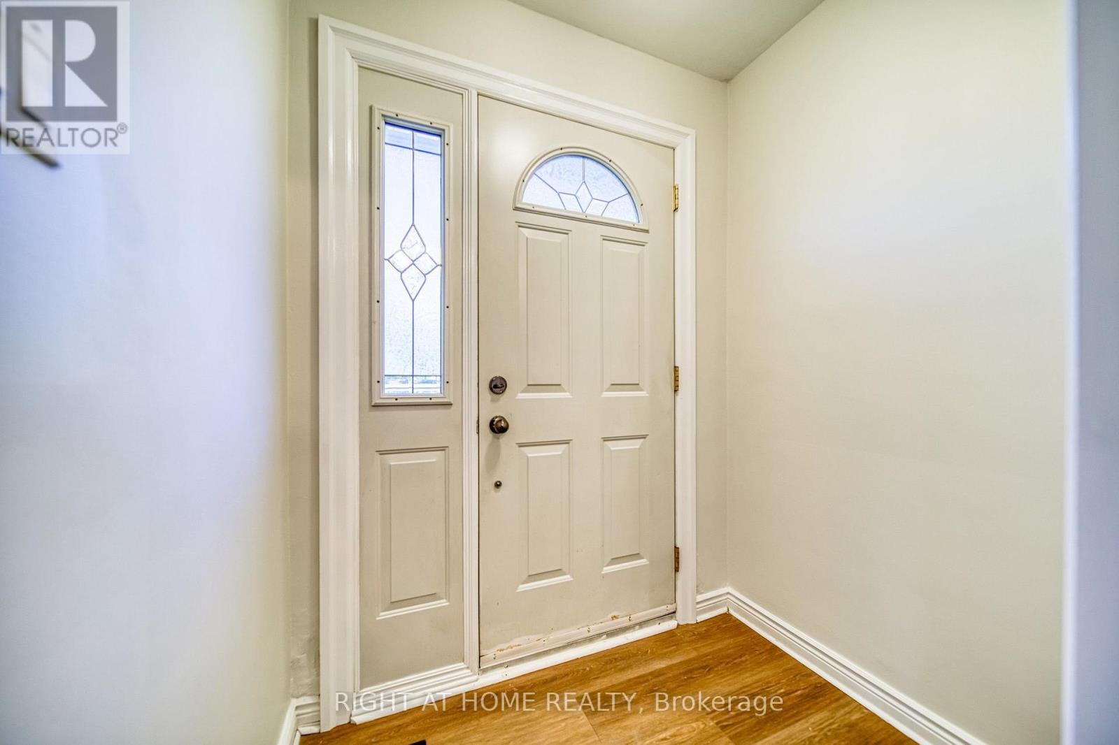 506 Trudale Court, Oakville, Ontario  L6L 4H1 - Photo 5 - W13857548