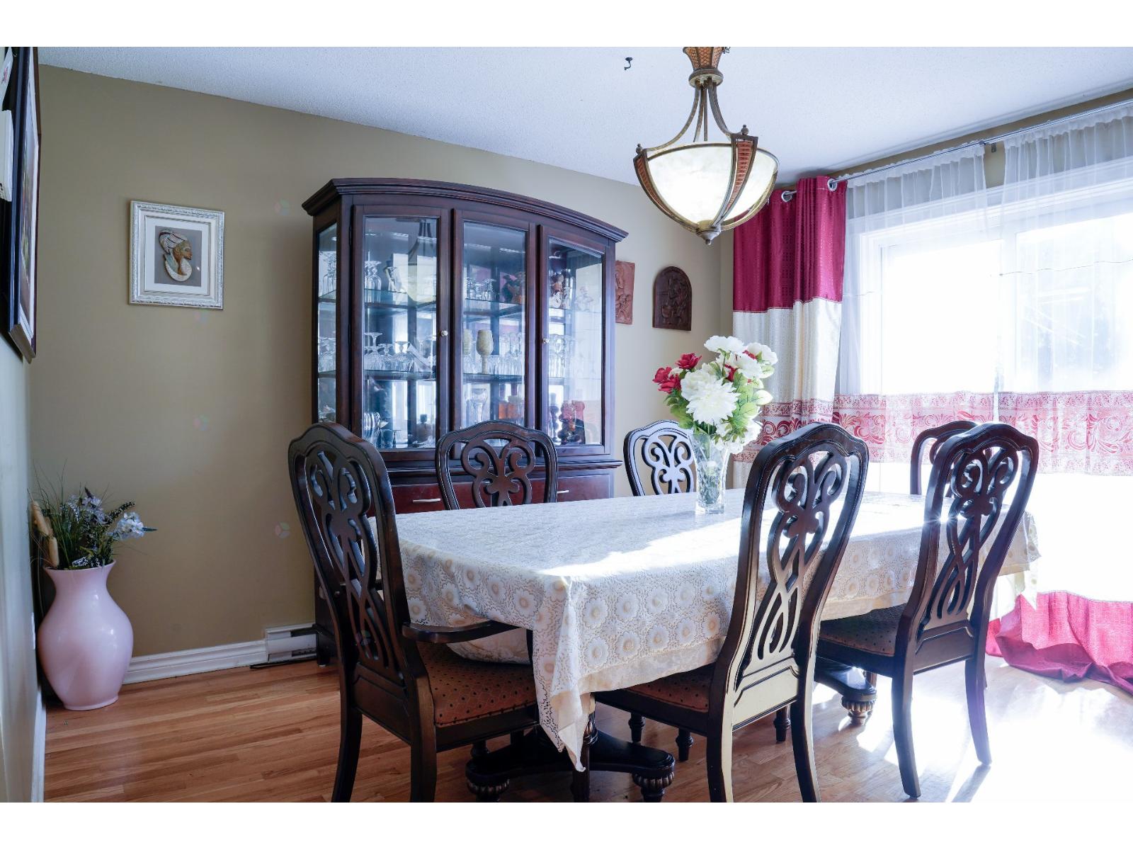 45 Rue Marc-Laplante E. Châteauguay Quebec Canada J6K0A7 5