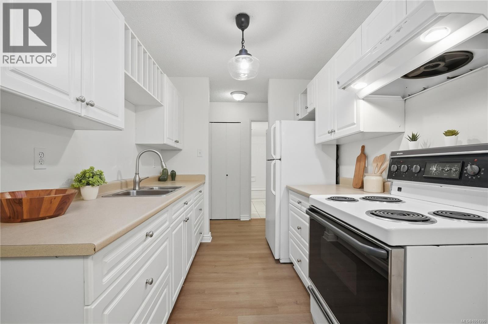 411 909 Pembroke St, Victoria, British Columbia