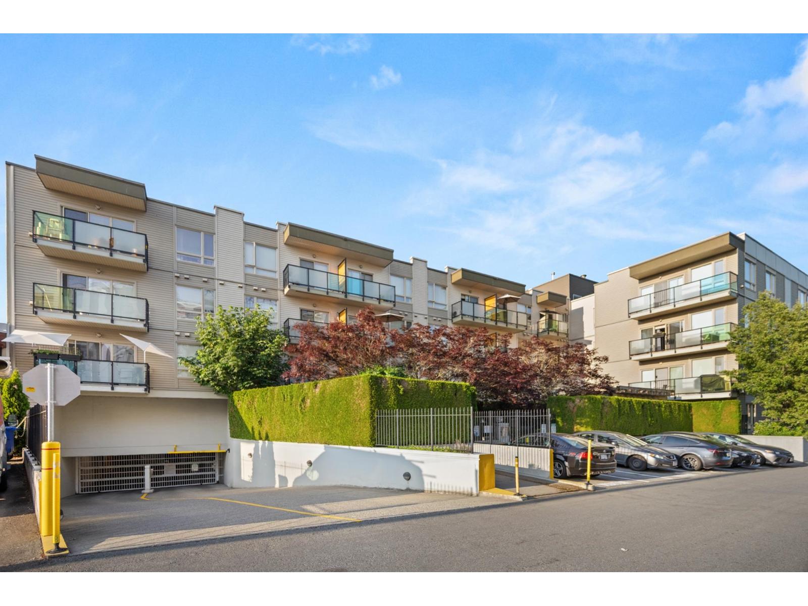 416 20460 DOUGLAS CRESCENT