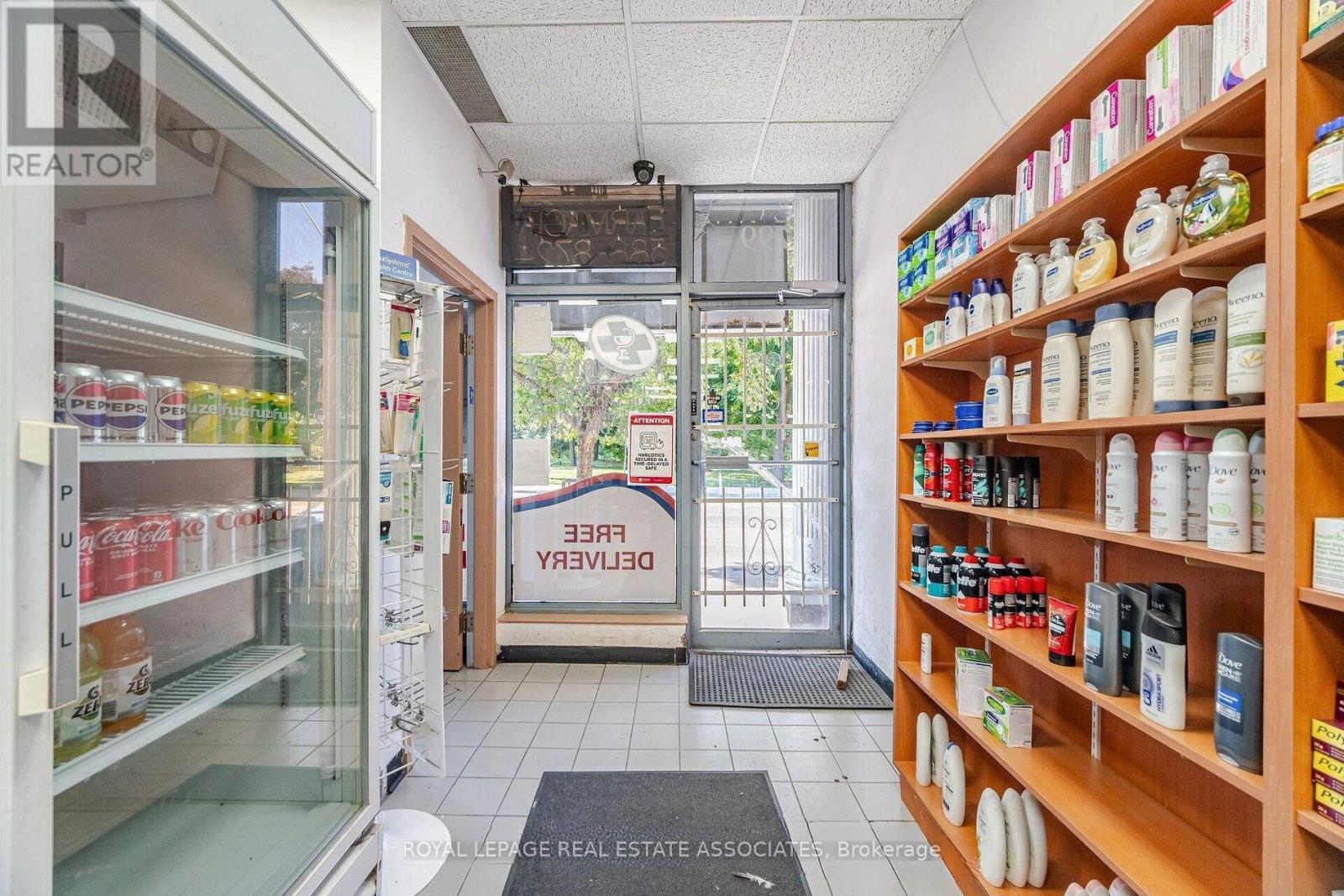 799 Bloor Street W, Toronto, Ontario  M6G 1L8 - Photo 9 - C13857652