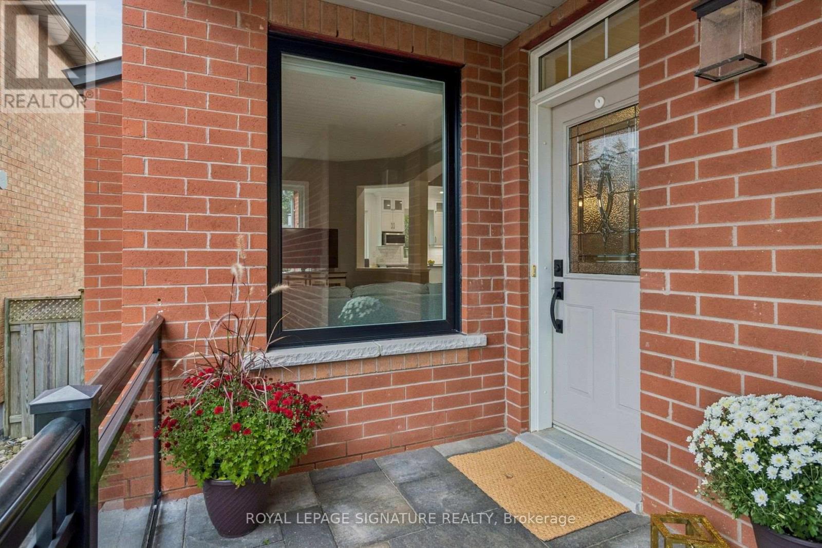 19 Ballymore Drive, Aurora, Ontario  L4G 7E6 - Photo 3 - N13857654