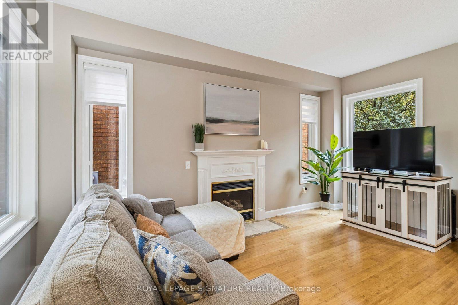 19 Ballymore Drive, Aurora, Ontario  L4G 7E6 - Photo 8 - N13857654