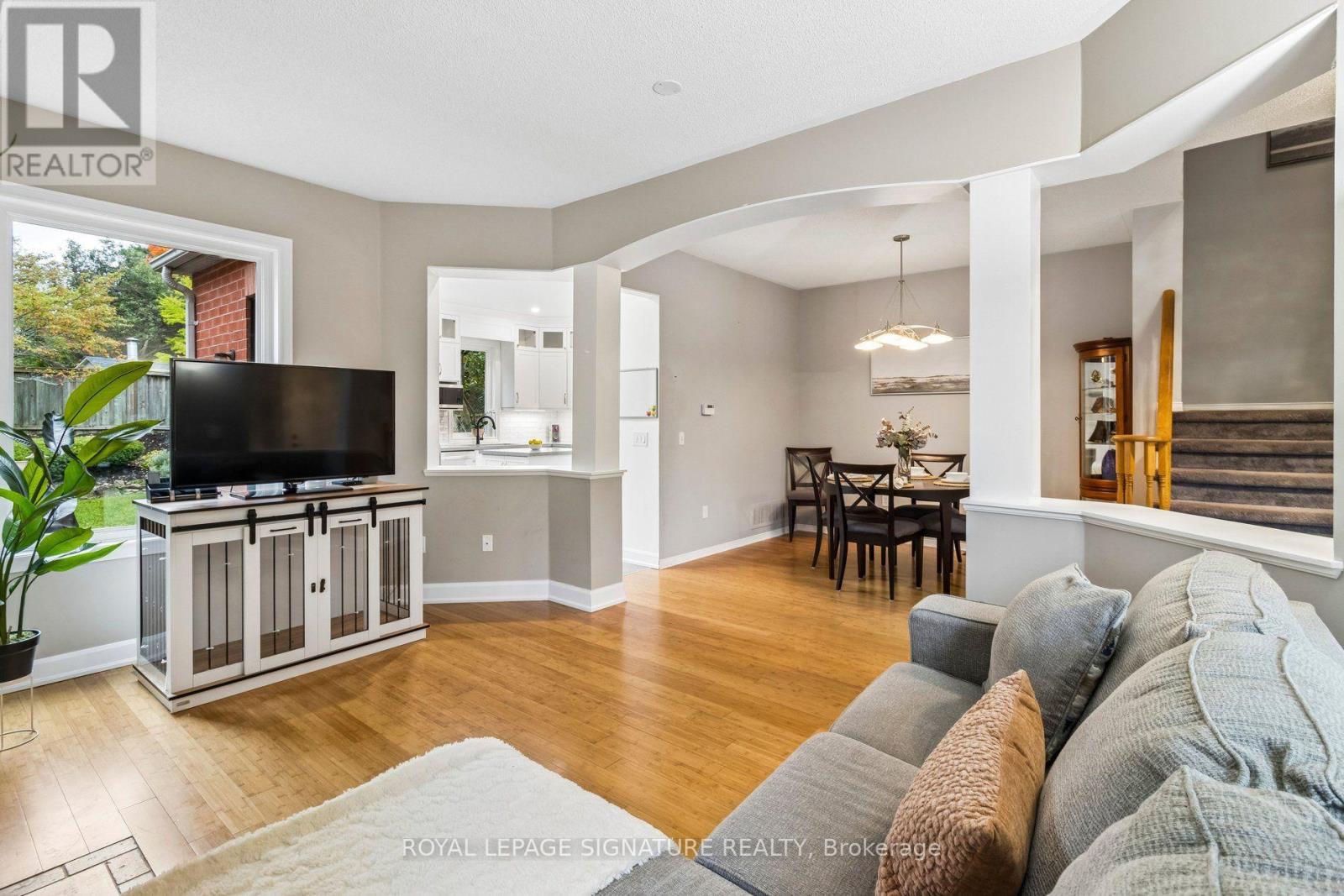 19 Ballymore Drive, Aurora, Ontario  L4G 7E6 - Photo 9 - N13857654