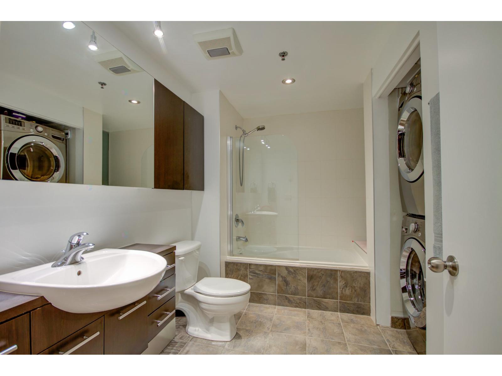 7060 Rue Hutchison|#204 Montréal (Villeray/Saint-Michel/Parc-Extension) Quebec Canada H3N2Z1 4