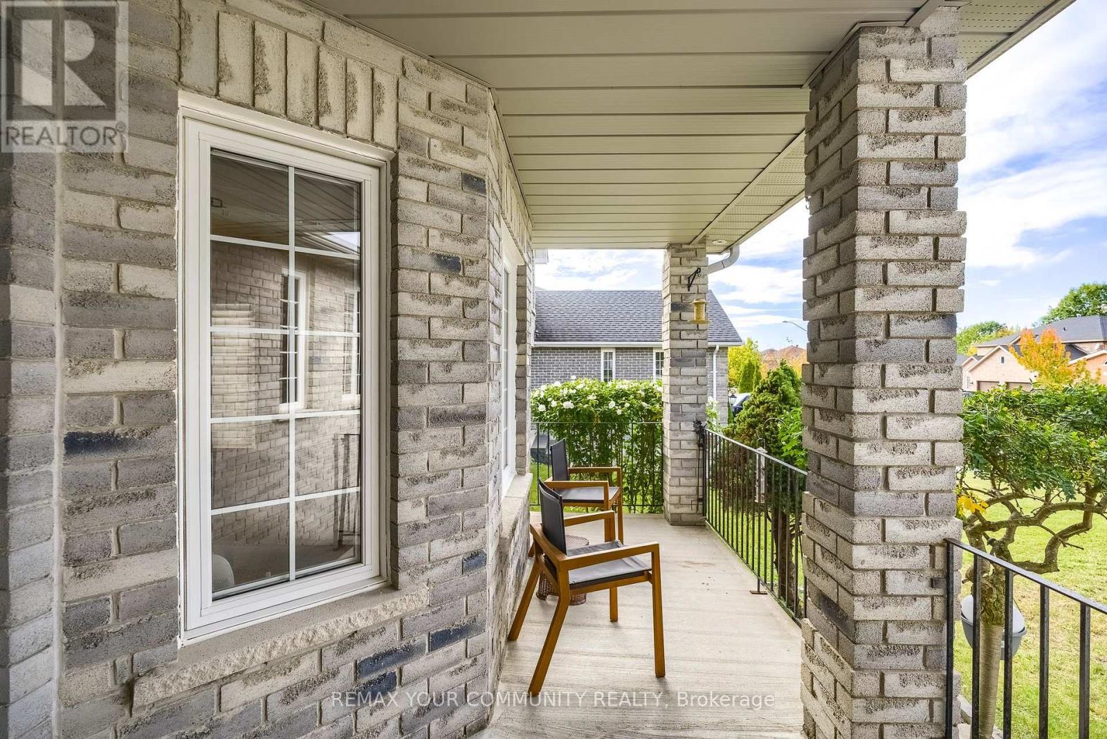 21 Silvercreek Crescent, Barrie (Ardagh), Ontario  L4N 0Z8 - Photo 4 - S13857648