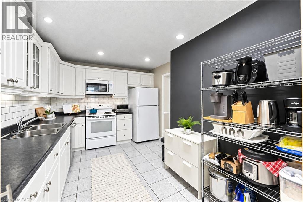 1270 Gainsborough Drive Unit# 61, Oakville, Ontario  L6H 2L2 - Photo 5 - 40866655