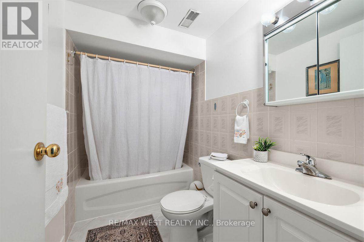 66 Bristol Avenue, Toronto, Ontario  M6H 3J9 - Photo 23 - W13857612