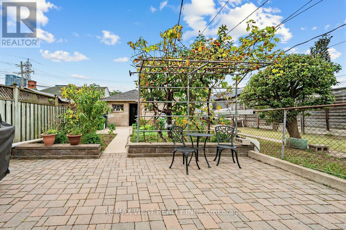 66 Bristol Avenue, Toronto, Ontario  M6H 3J9 - Photo 30 - W13857612