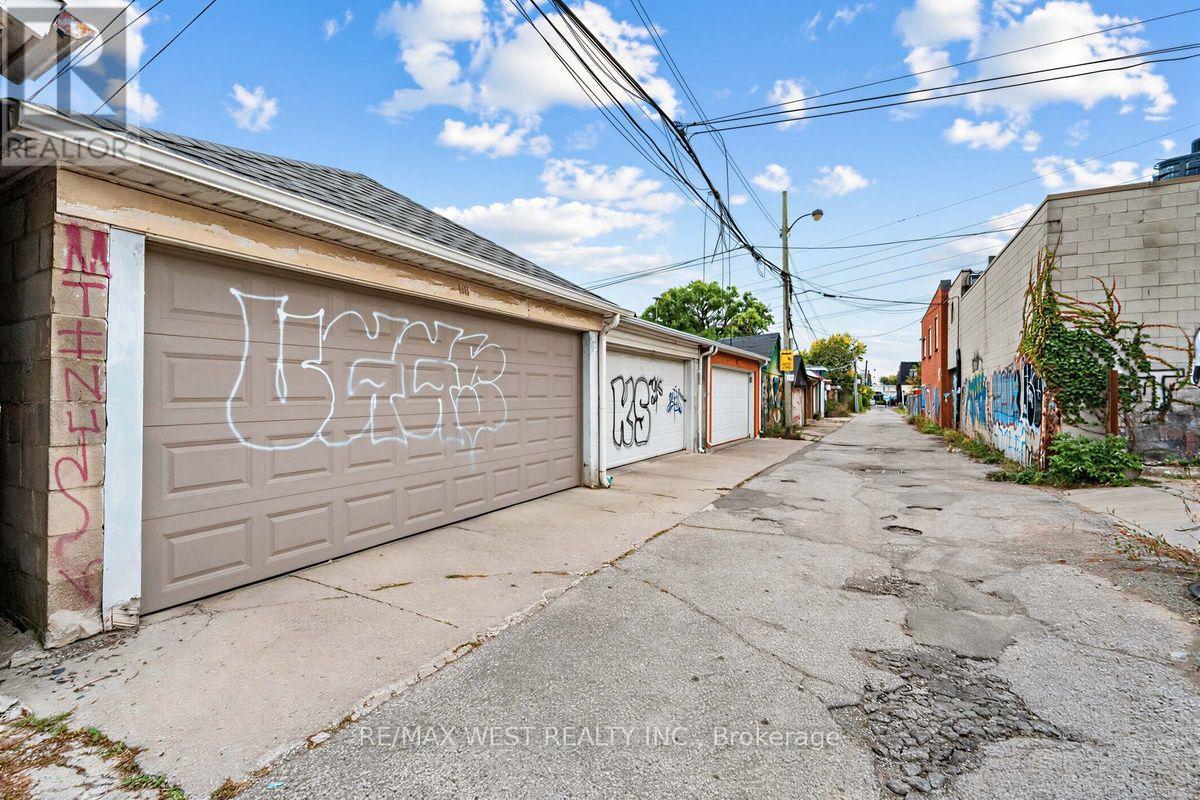 66 Bristol Avenue, Toronto, Ontario  M6H 3J9 - Photo 35 - W13857612