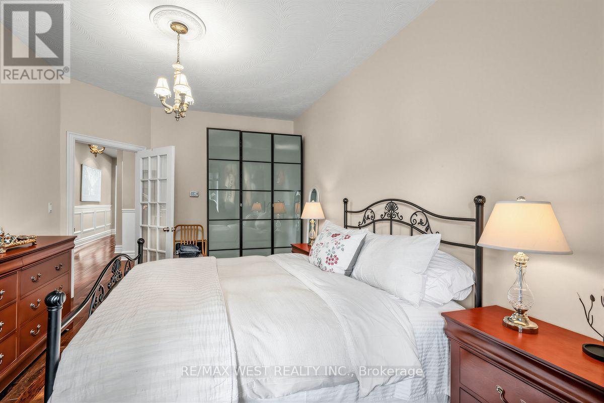 66 Bristol Avenue, Toronto, Ontario  M6H 3J9 - Photo 5 - W13857612