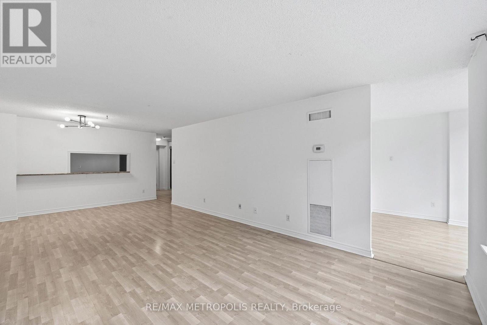 409 - 1485 Lakeshore Road E, Mississauga, Ontario  L5E 3G2 - Photo 3 - W13857674