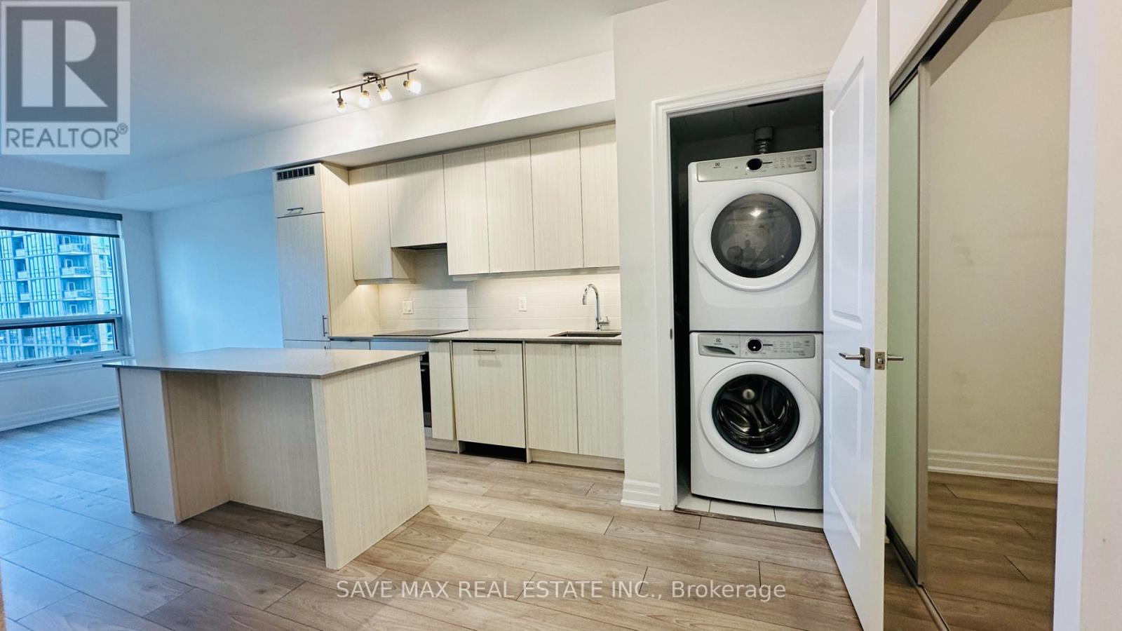 1905 - 36 Elm Drive W, Mississauga, Ontario  L5B 0N3 - Photo 12 - W13857676