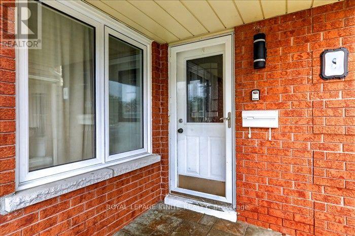 Upper - 8 Vail Meadows Crescent, Clarington, Ontario  L1C 4T1 - Photo 5 - E13857706