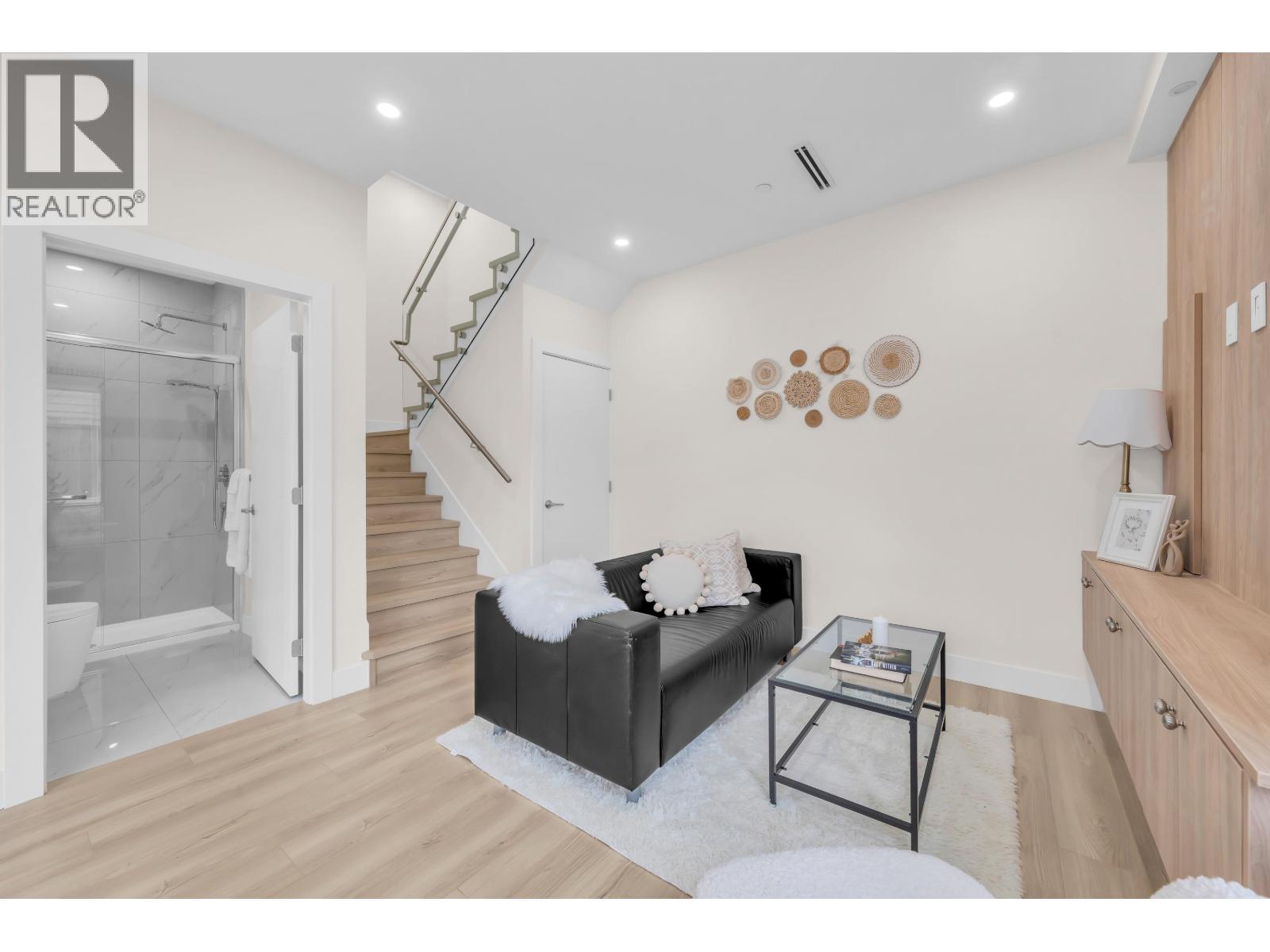 1 3581 HAIDA DRIVE