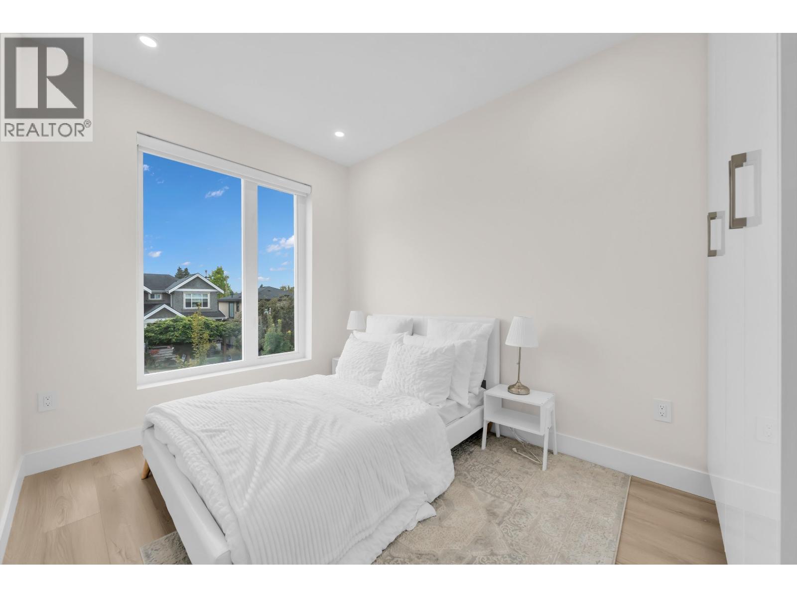 1 3581 HAIDA DRIVE