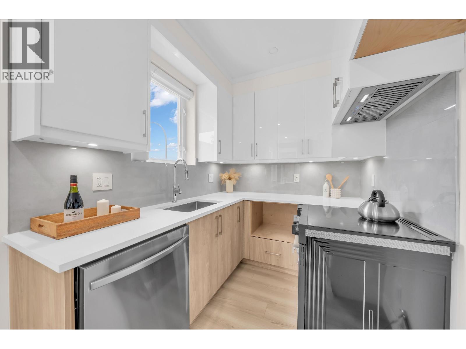 1 3581 HAIDA DRIVE