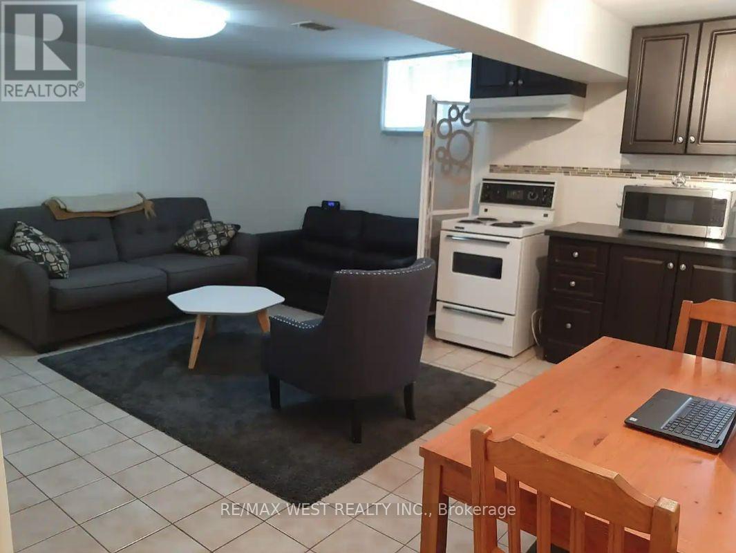 B2 - 34 Penhurst Avenue, Toronto, Ontario  M8Y 3A9 - Photo 10 - W13857738