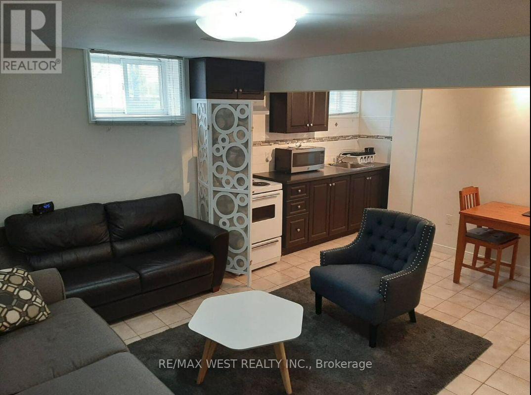 B2 - 34 Penhurst Avenue, Toronto, Ontario  M8Y 3A9 - Photo 11 - W13857738