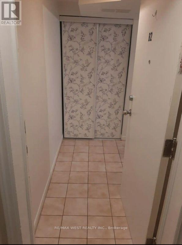 B2 - 34 Penhurst Avenue, Toronto, Ontario  M8Y 3A9 - Photo 2 - W13857738
