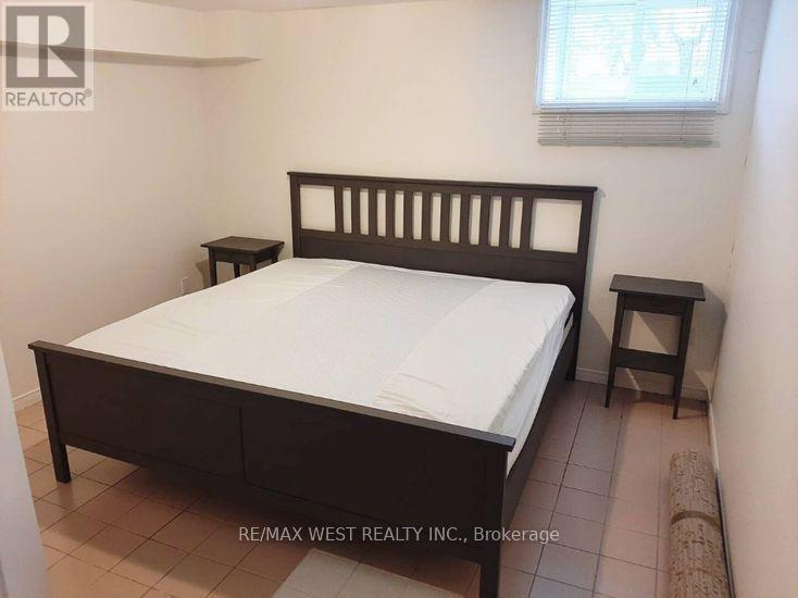 B2 - 34 Penhurst Avenue, Toronto, Ontario  M8Y 3A9 - Photo 4 - W13857738