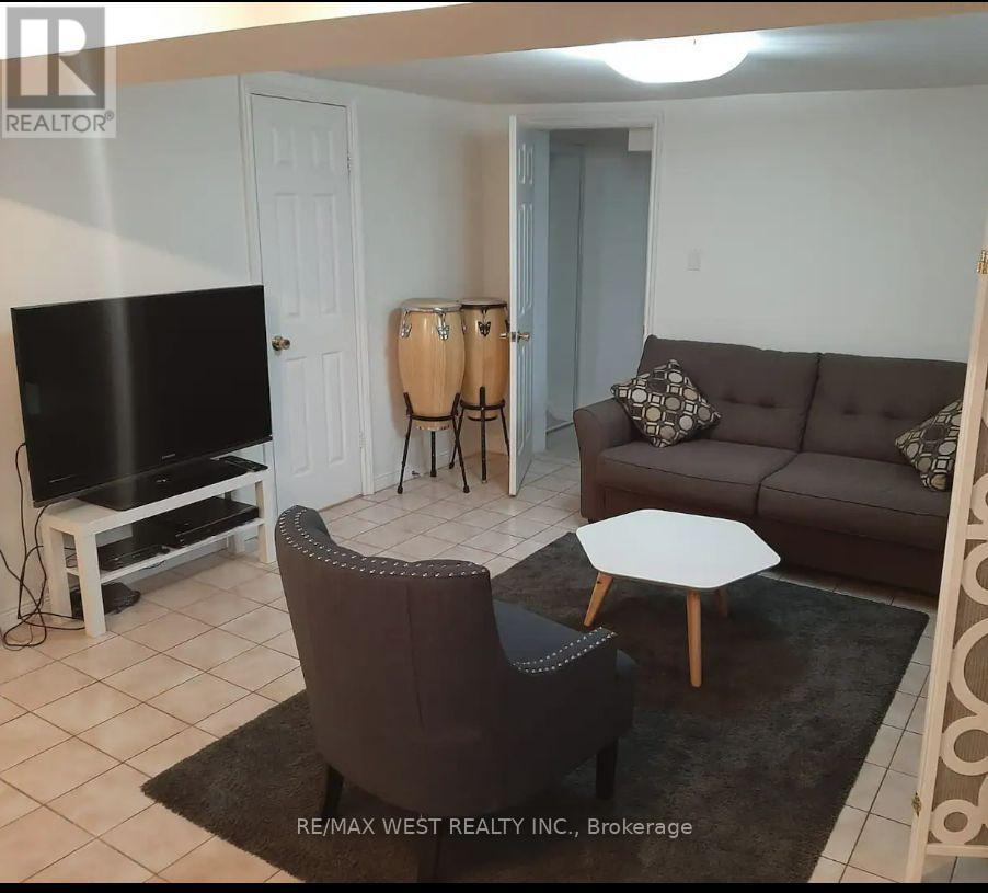 B2 - 34 Penhurst Avenue, Toronto, Ontario  M8Y 3A9 - Photo 6 - W13857738
