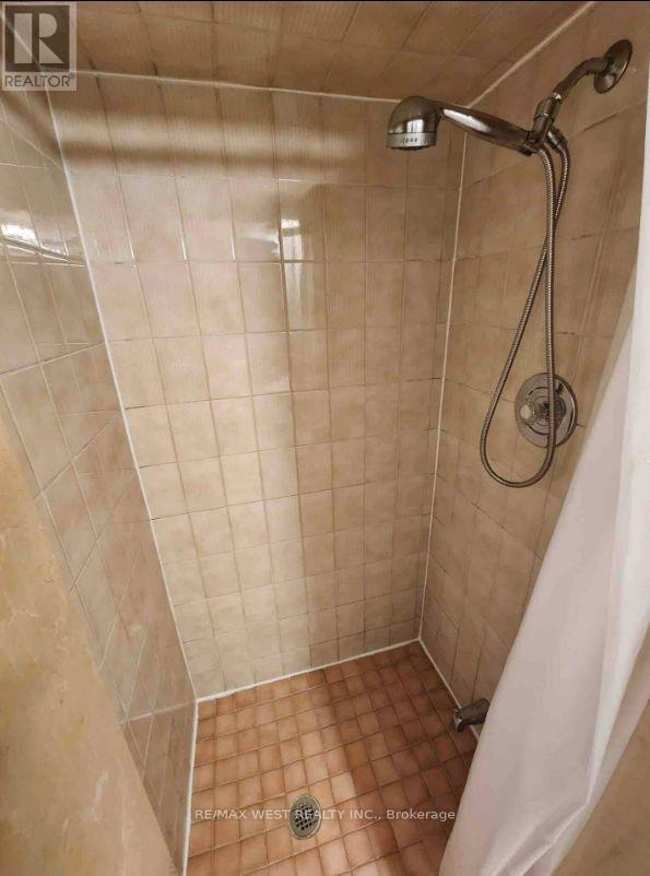 B2 - 34 Penhurst Avenue, Toronto, Ontario  M8Y 3A9 - Photo 8 - W13857738