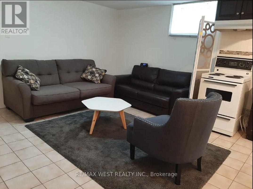 B2 - 34 Penhurst Avenue, Toronto, Ontario  M8Y 3A9 - Photo 9 - W13857738