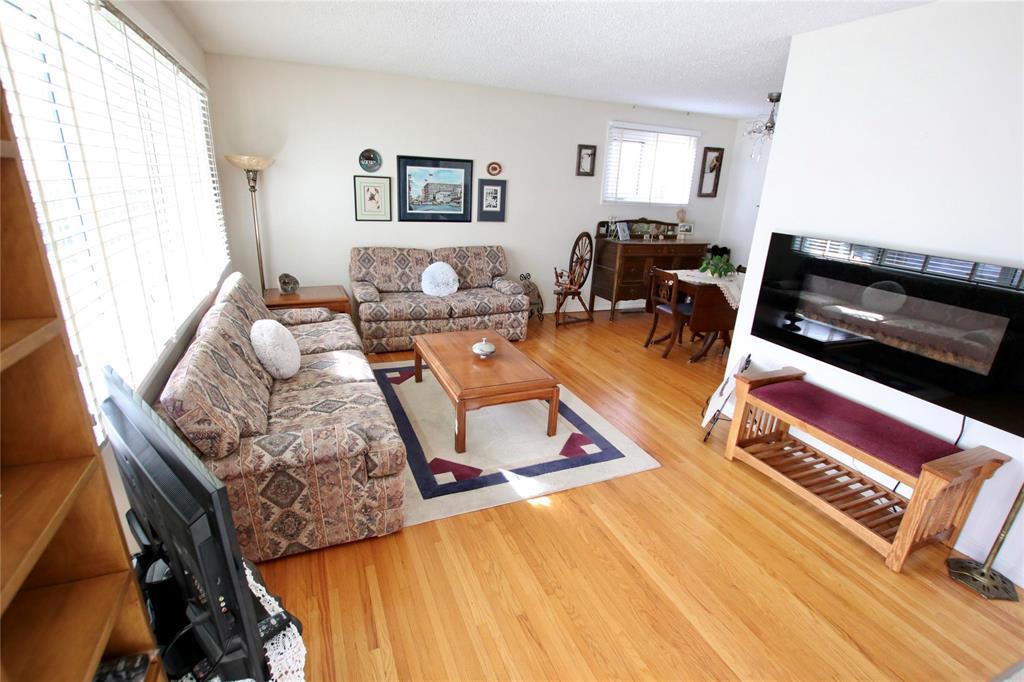 203 Harold Avenue Winnipeg Manitoba Canada R2C2C7 4