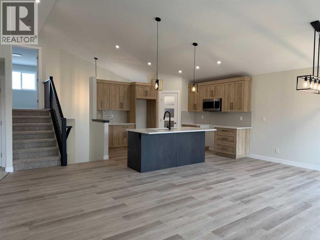 25 Thatcher Avenue