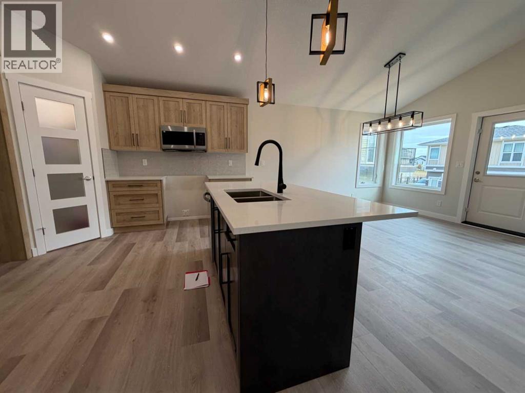 25 Thatcher Avenue