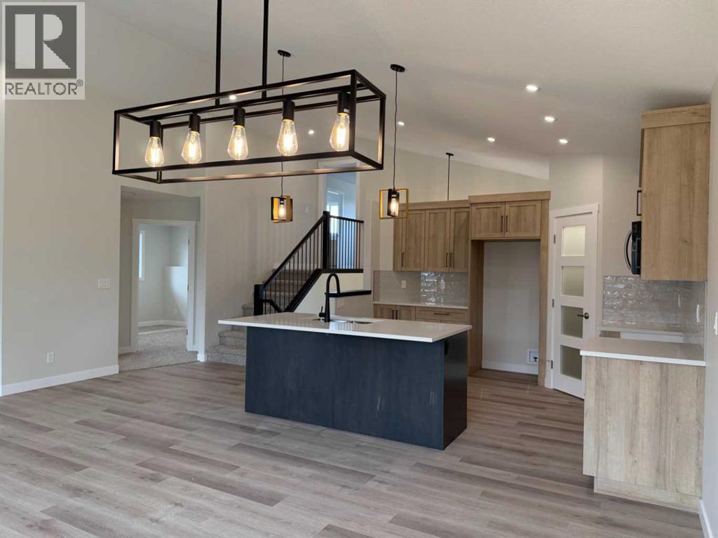 25 Thatcher Avenue