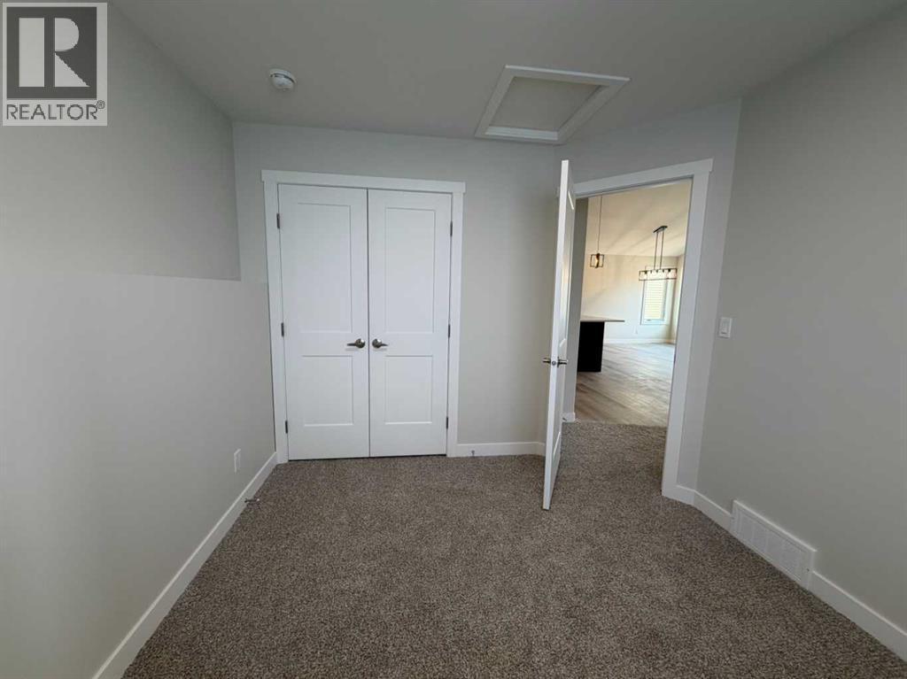 25 Thatcher Avenue