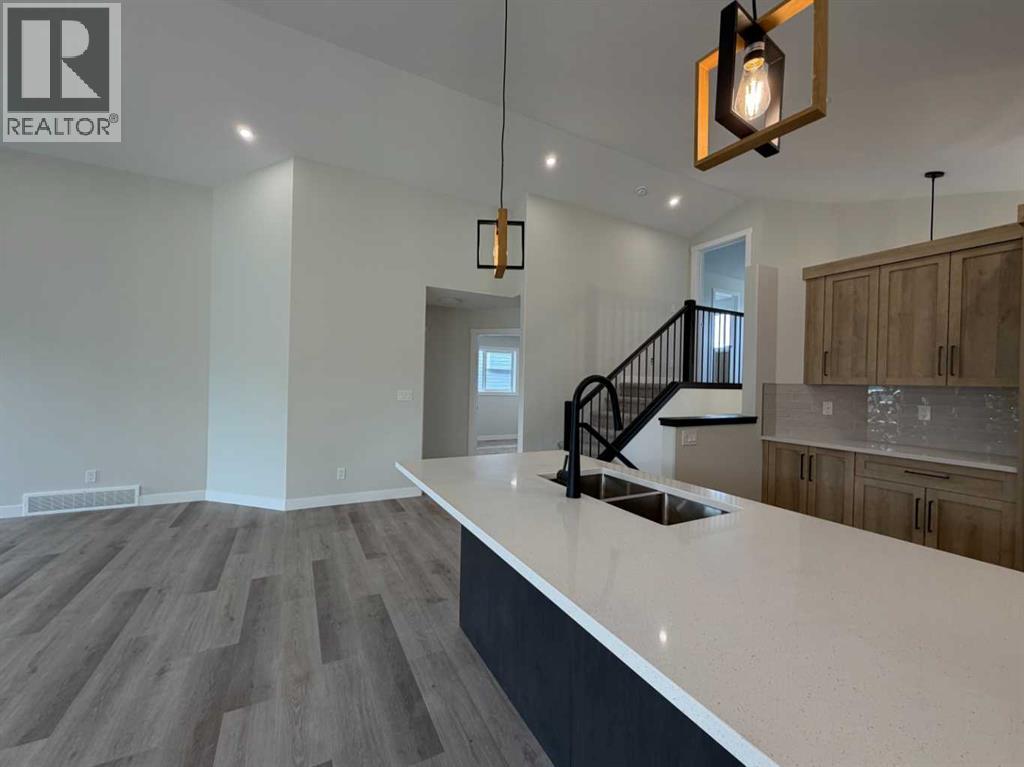 25 Thatcher Avenue