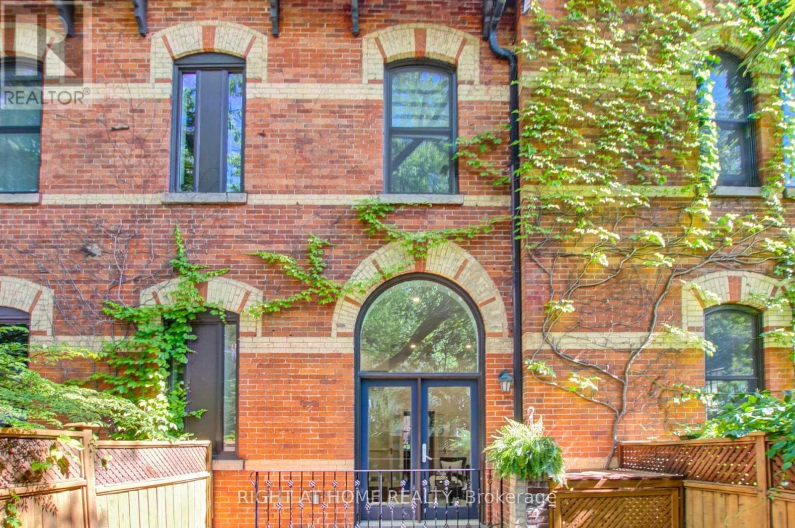 2 - 41 SPRUCE STREET, Toronto, Ontario