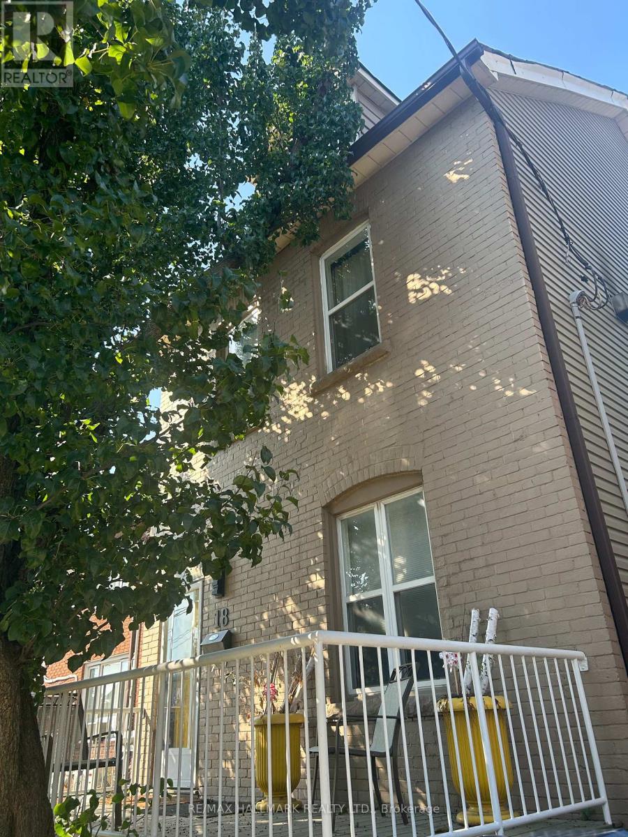 Upper - 18 Pape Avenue, Toronto, Ontario  M4M 2V6 - Photo 21 - E13857782