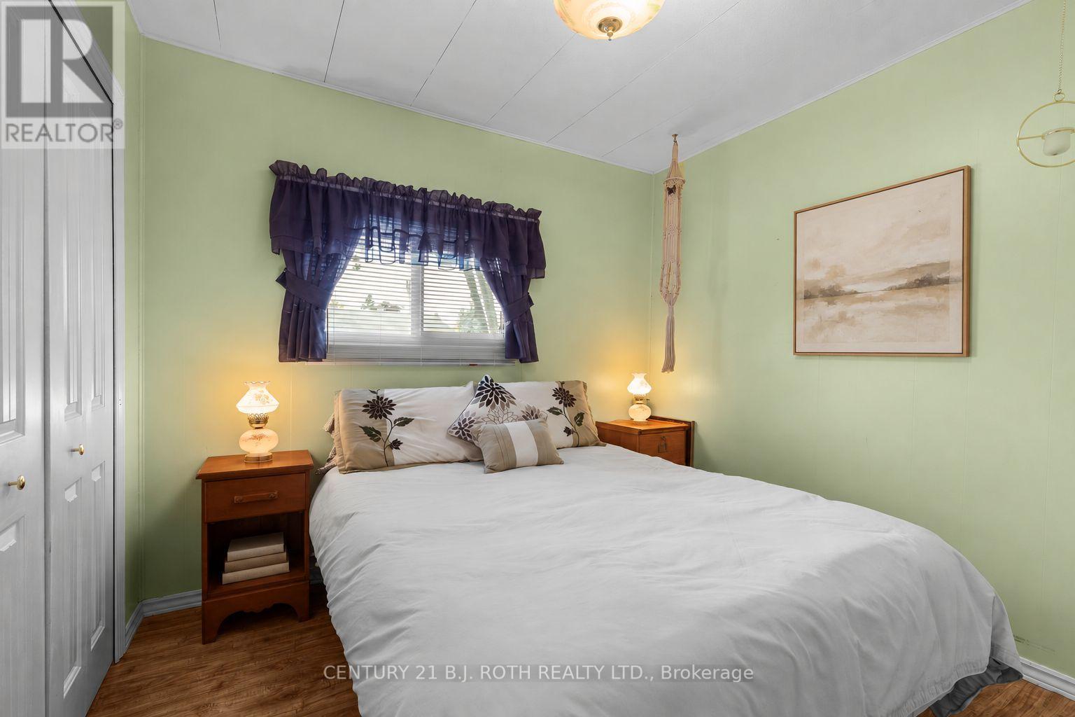 38 Cameron Drive, Oro-Medonte, Ontario  L0L 1T0 - Photo 13 - S13857792