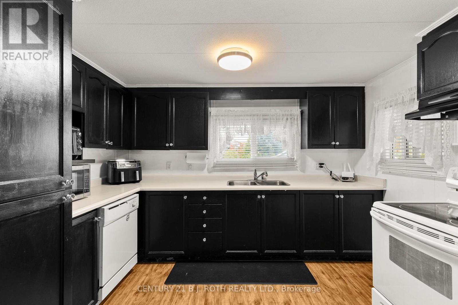 38 Cameron Drive, Oro-Medonte, Ontario  L0L 1T0 - Photo 7 - S13857792