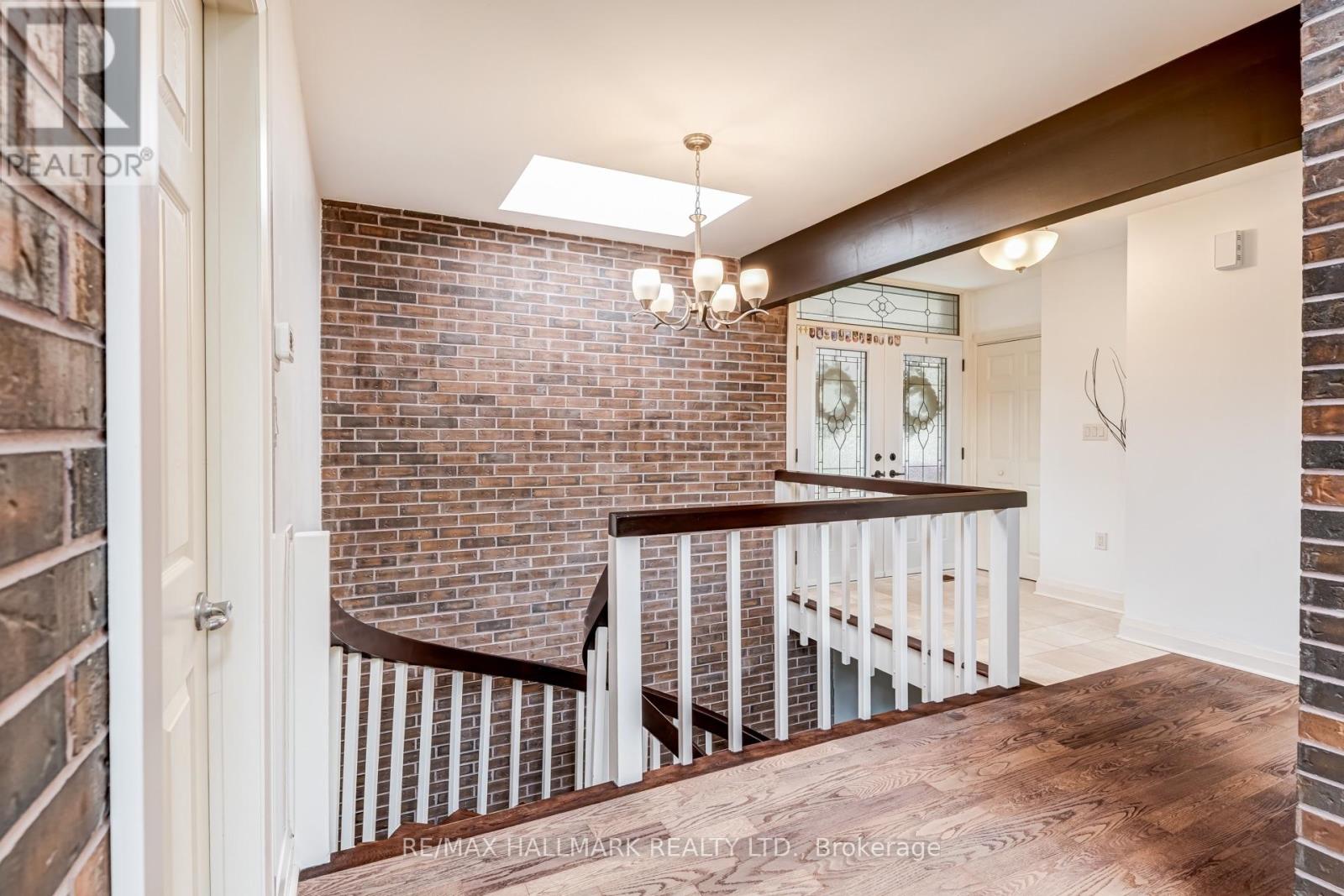 1499 Ashington Court, Mississauga, Ontario  L5C 1R5 - Photo 4 - W13857764