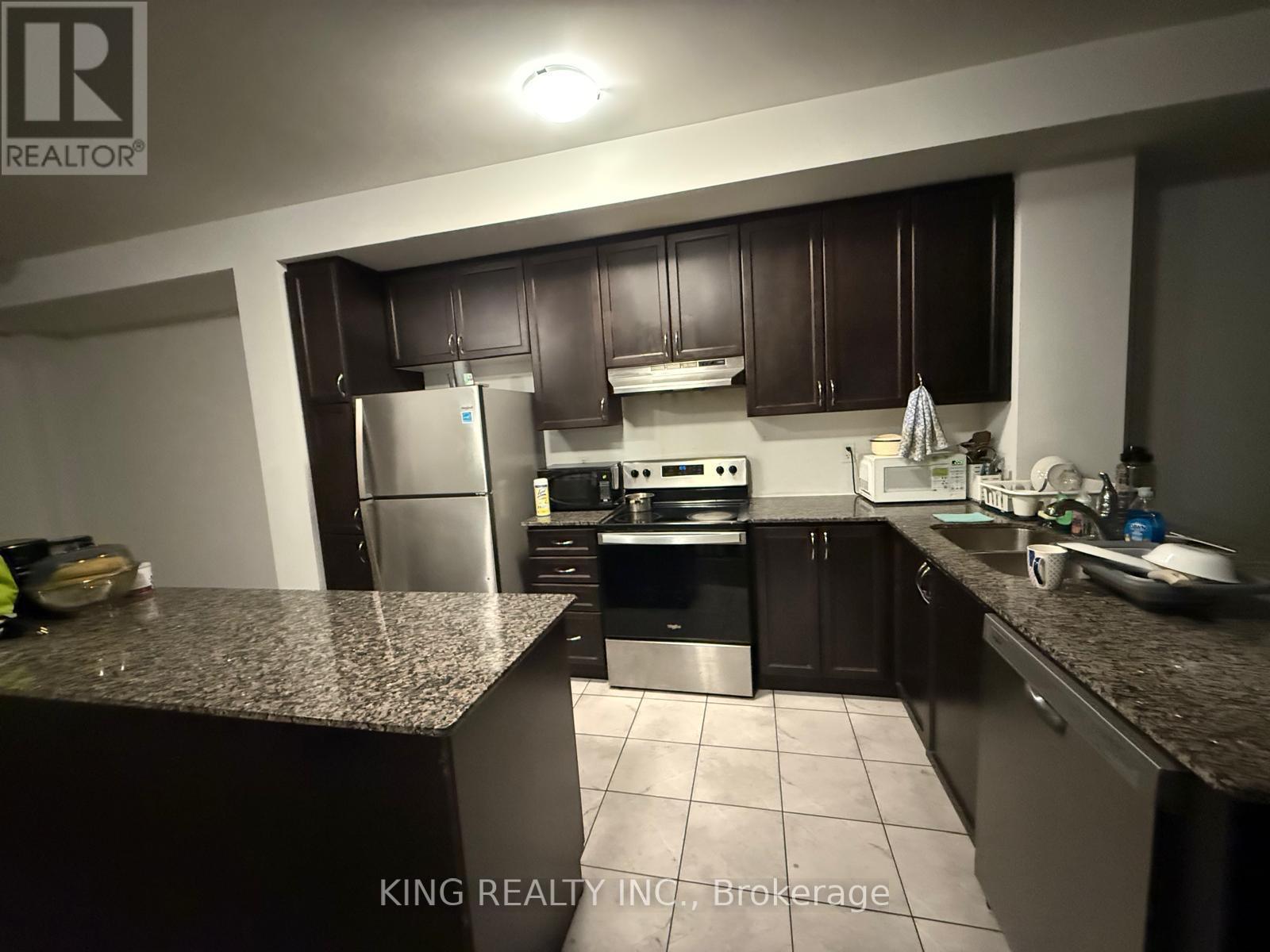210 Keppel Circle, Brampton, Ontario  L7A 0B6 - Photo 2 - W13857776