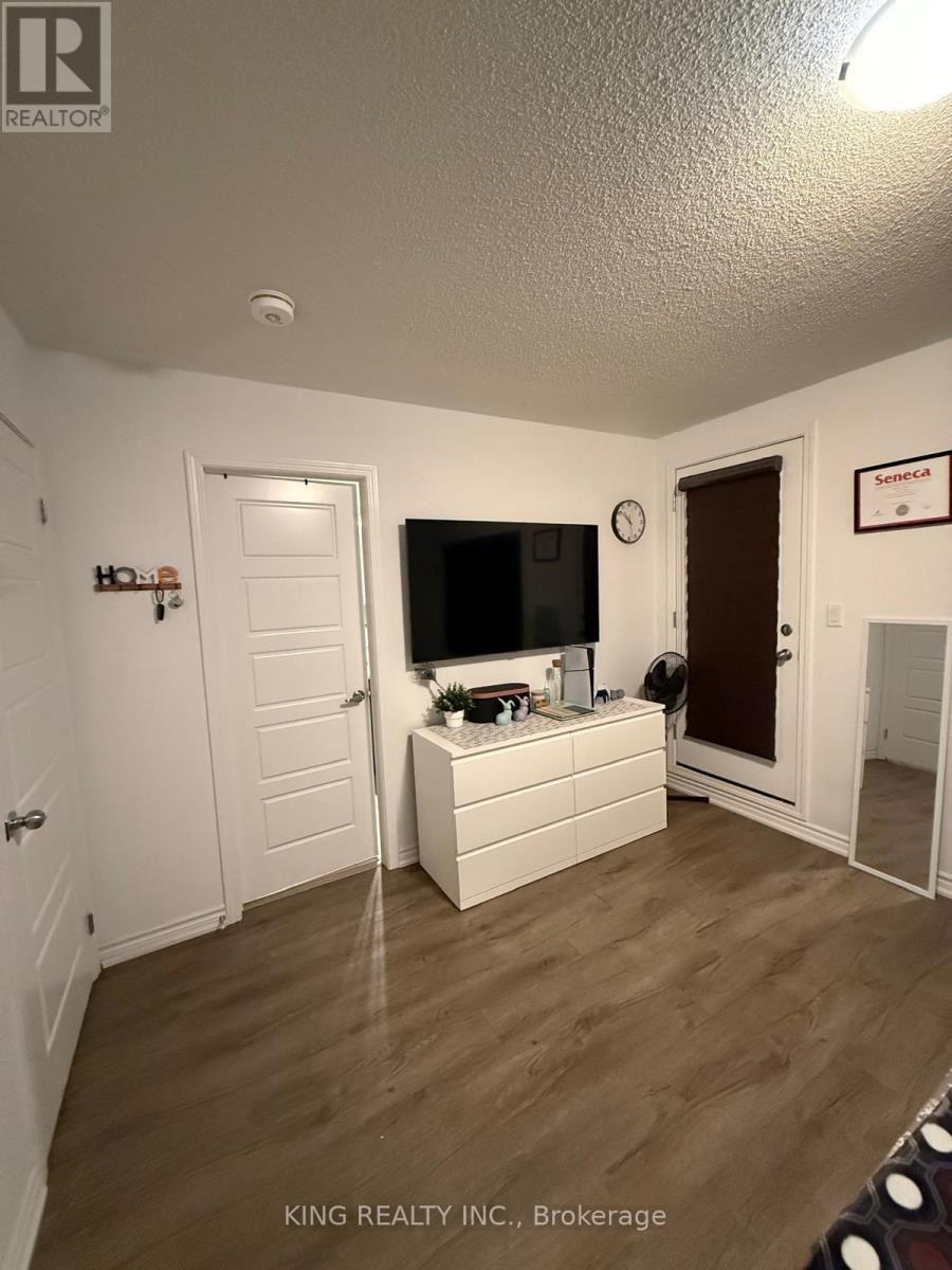 210 Keppel Circle, Brampton, Ontario  L7A 0B6 - Photo 5 - W13857776
