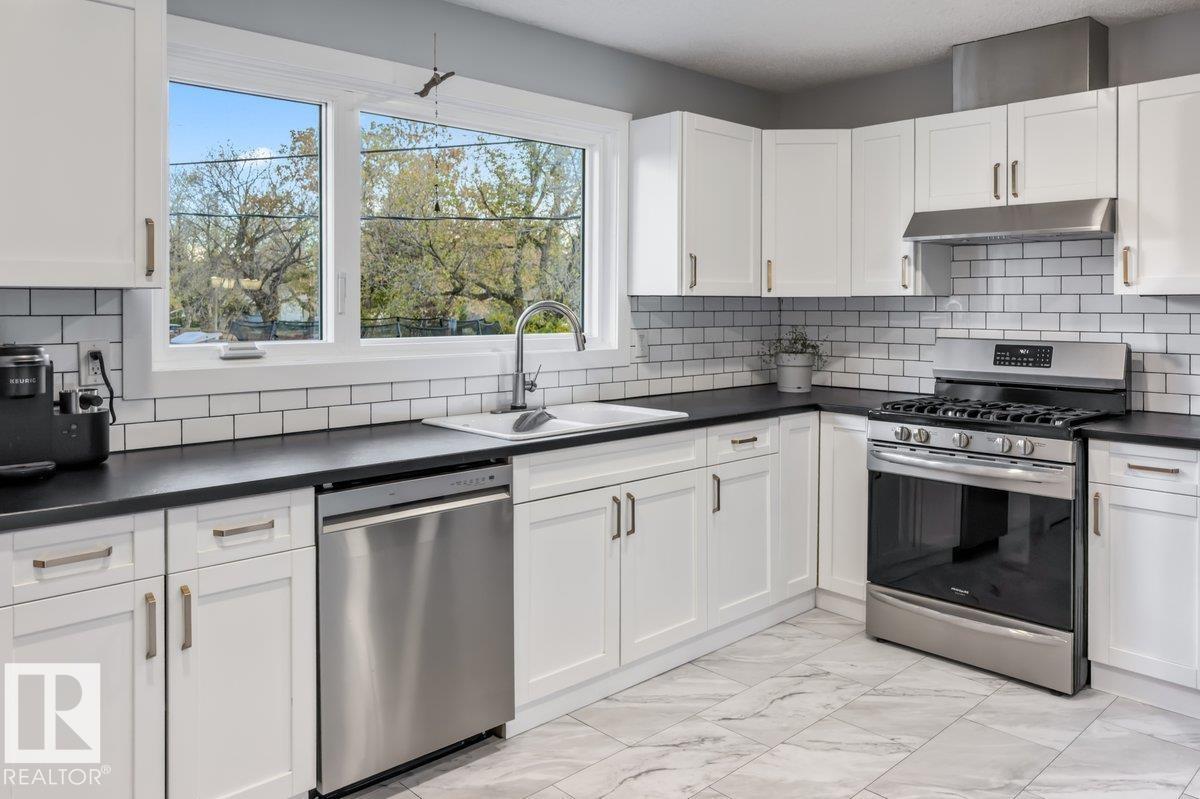 55 Gladstone CR