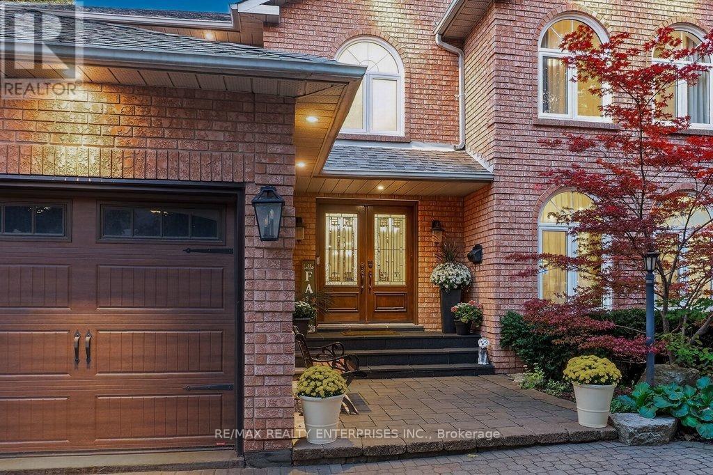 1634 TIPPERARY COURT Mississauga (Sheridan) Ontario Canada L5H3Z4 2