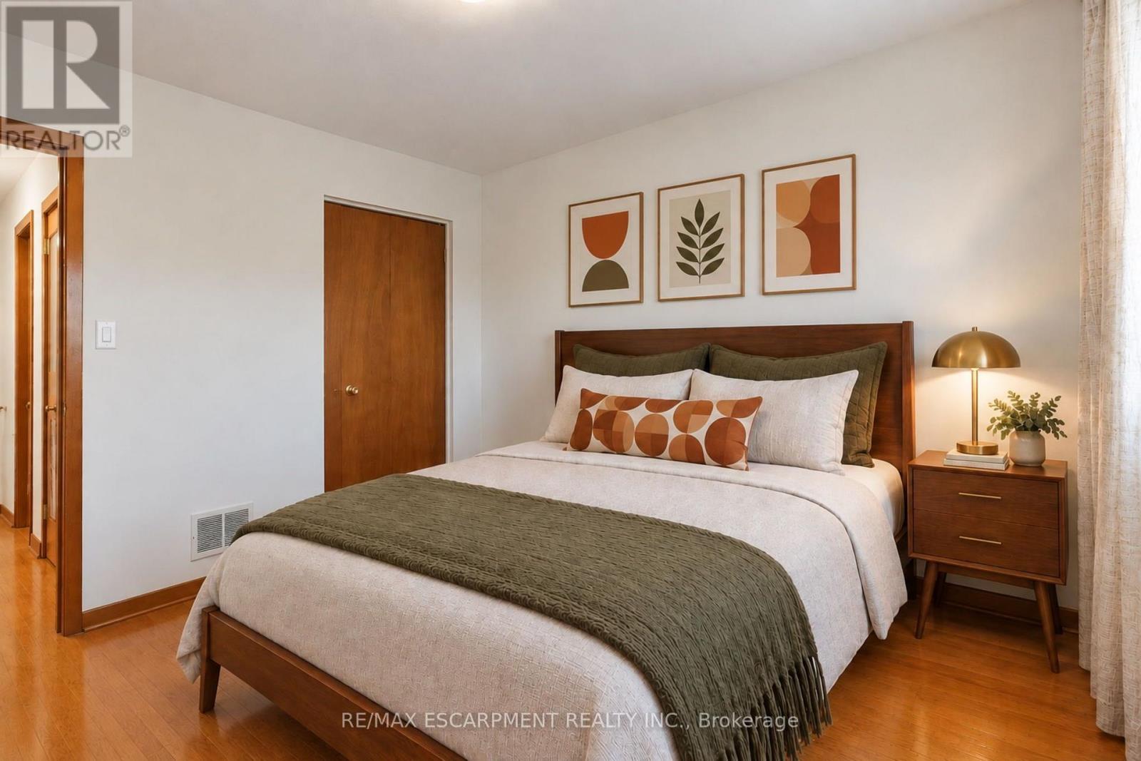 7566 Netherwood Road, Mississauga, Ontario  L4T 2N9 - Photo 13 - W13857592