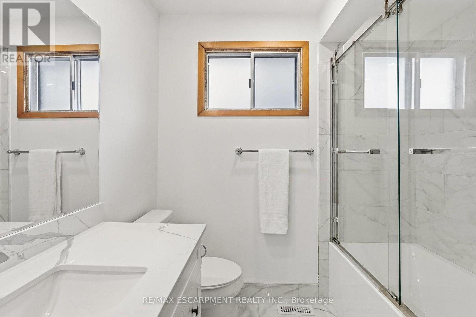 7566 Netherwood Road, Mississauga, Ontario  L4T 2N9 - Photo 17 - W13857592