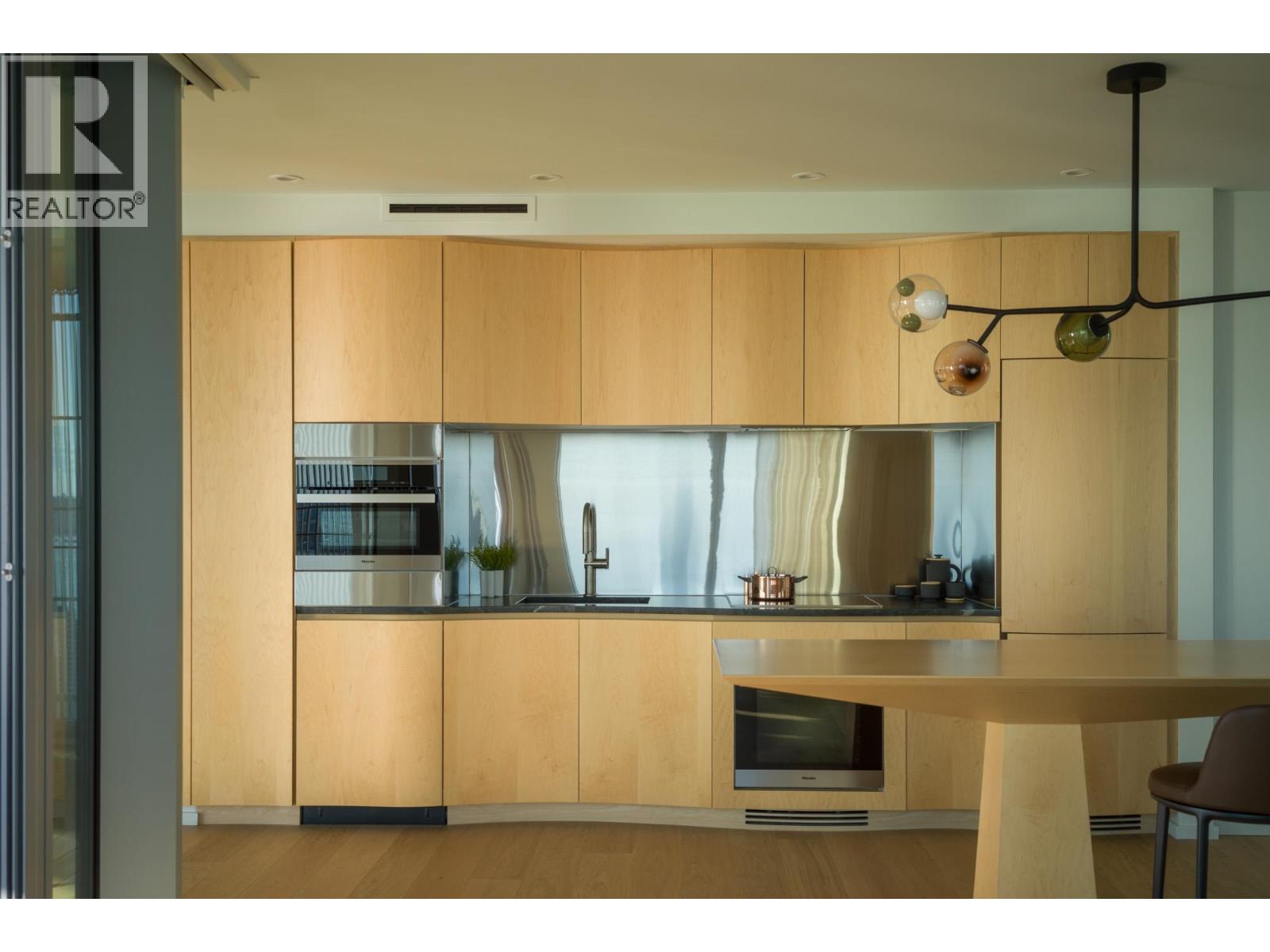 3703 1568 ALBERNI STREET