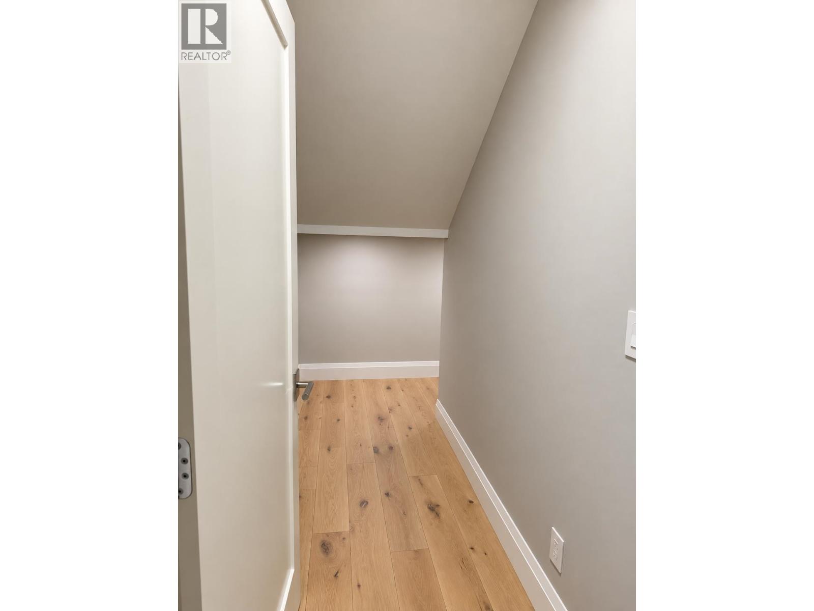 basement 848 ROSLYN BOULEVARD