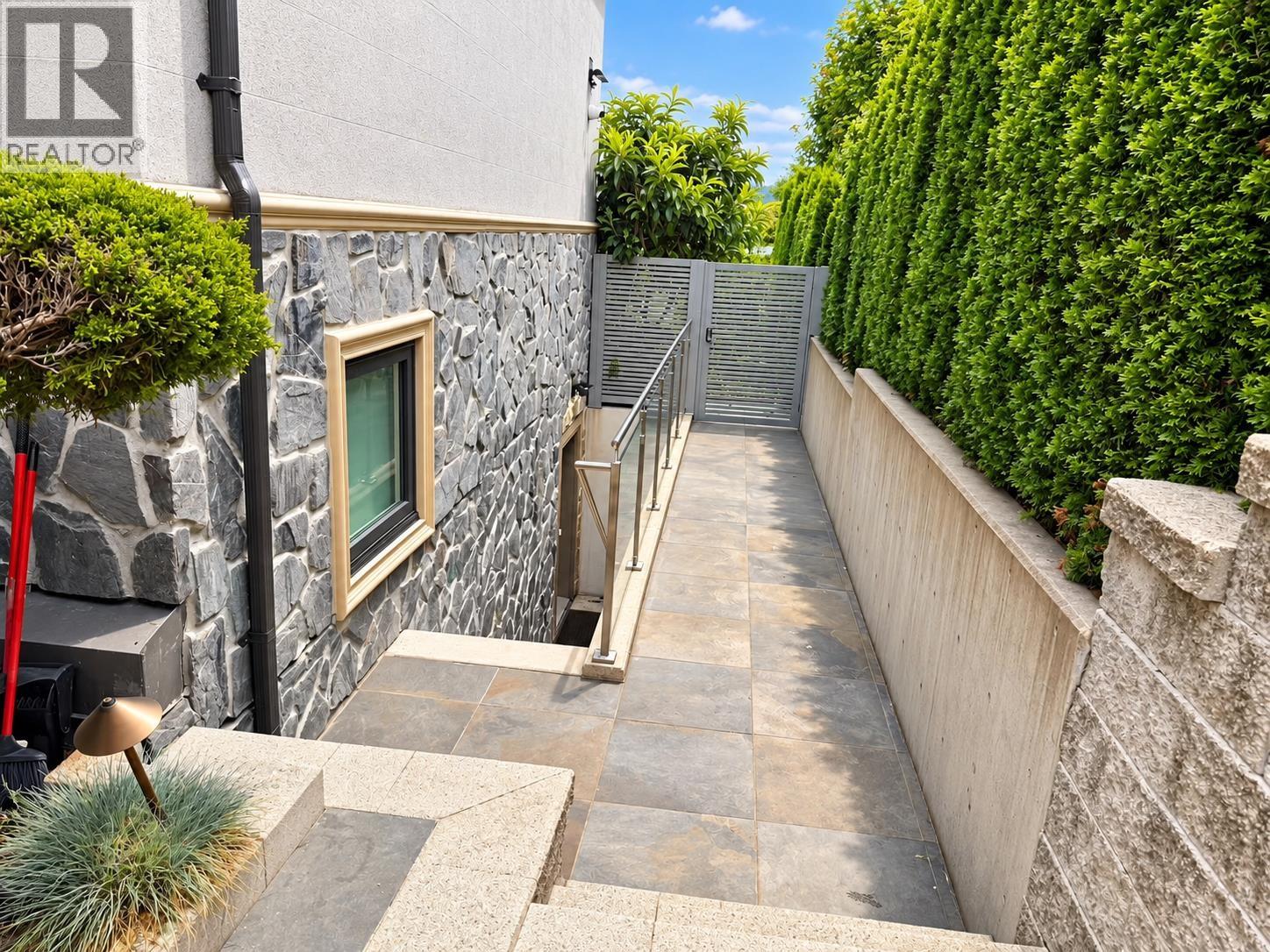 basement 848 ROSLYN BOULEVARD
