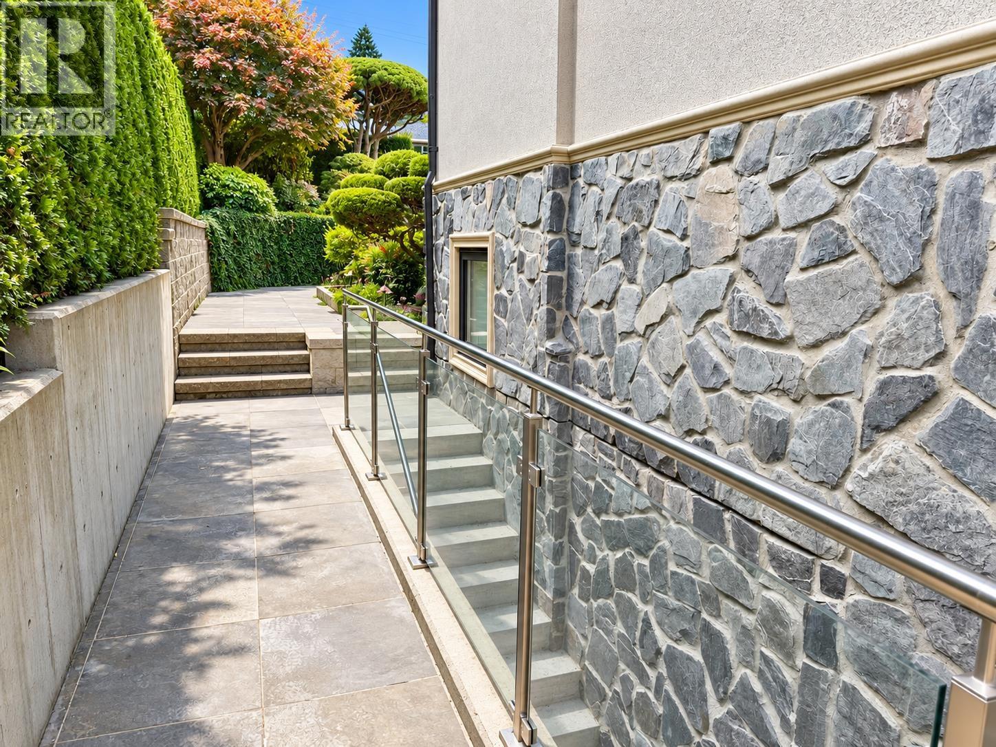basement 848 ROSLYN BOULEVARD