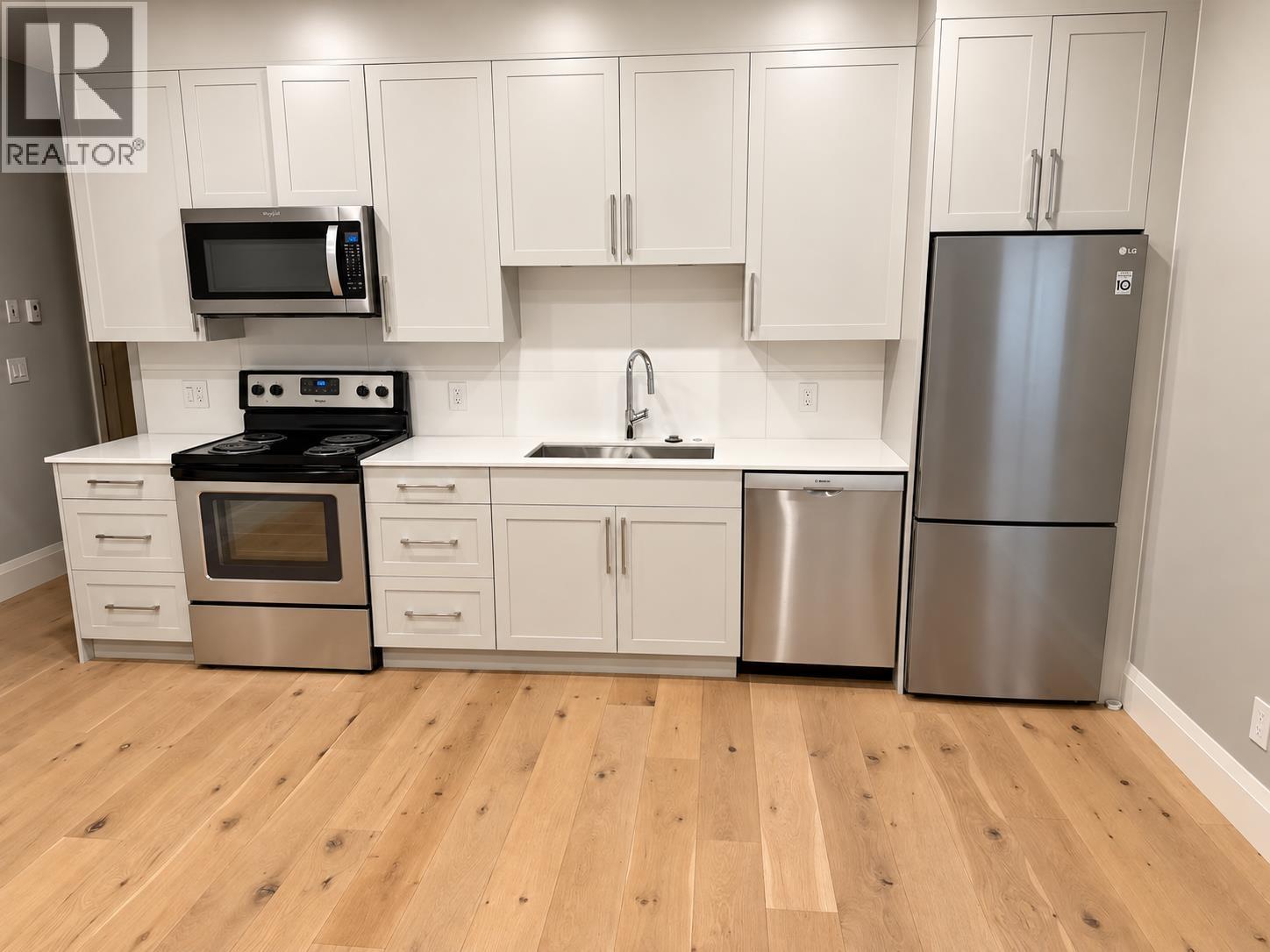 basement 848 ROSLYN BOULEVARD